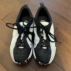 Boy’s Nike Giannis Freak 5 Basketball Shoes, Youth Size 6.5